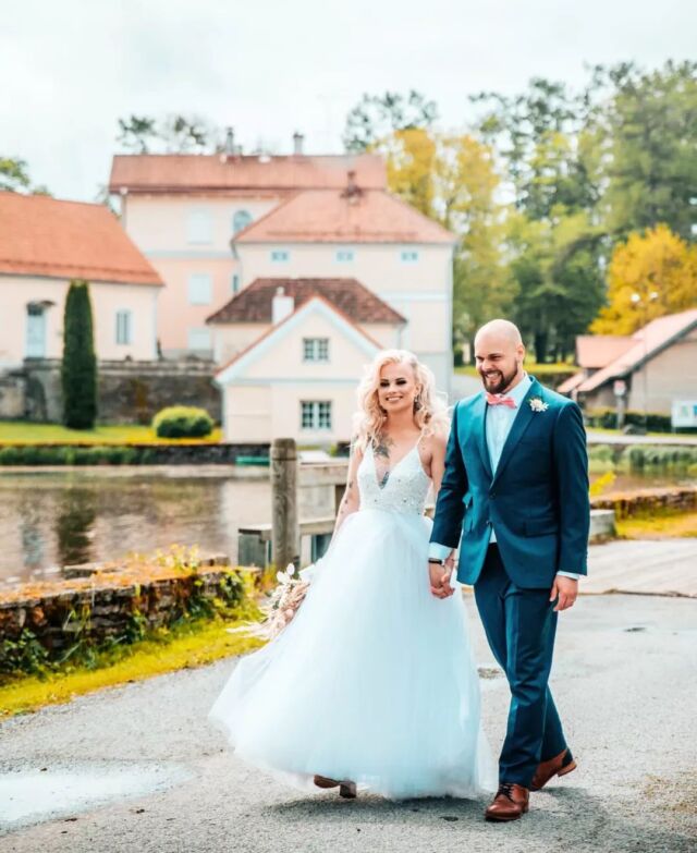 Imelised pulmapeod Vihula Mõisas! 🌸Palju õnne esimesel pulma aastapäeval Eva - Kristina ja Allan! 💗

.
.
@kevakristina 💗
@buduaar 💗

.