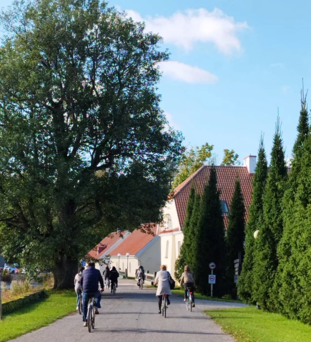 Armsad naabrid ja toredad sõbrad – täpselt nii mõnusalt möödub üks neljapäev Vihulas.

.
.
#vihulamanor #vihulamõis #coutrysidehotels #countrysidelife #spahotel #puhkaeestis