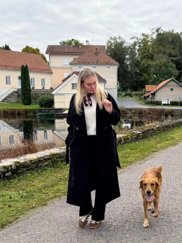 A dog never asks where you’re going – it’s enough that you’re going together. Even if it’s a spa getaway in an old manor.😊